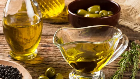 تصویر 3 از روغن زیتون کریستال تازه برداشت شده از باغات ممتاز